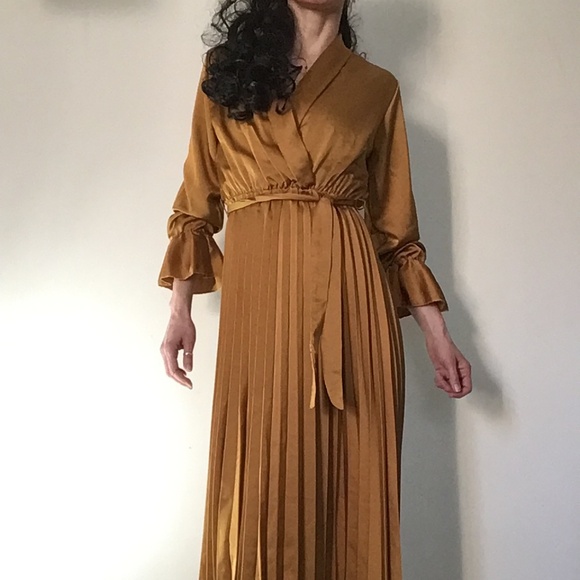 Gold Silk Dress - Picture 5 of 8
